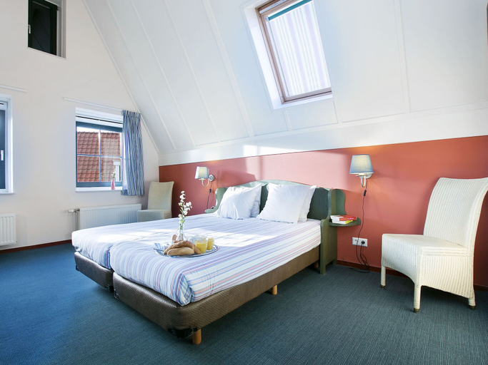 Bedroom 3, Comfortable Hotel Room in Center of Volendam, Edam-Volendam