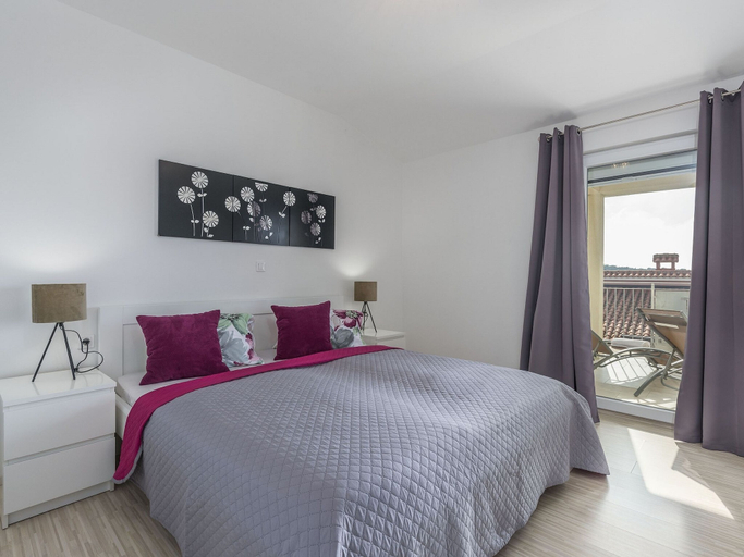 Bedroom 3, Villa with private pool and garden, near Porec and water park, Poreč