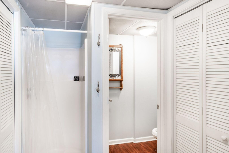 Bathroom 3, Harper - Beach Abode w Pool & Walk to the Beach!, Okaloosa
