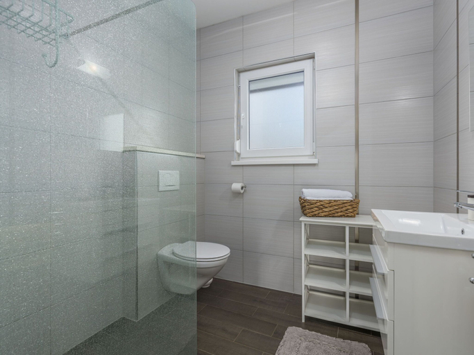 Bathroom 4, Villa with private pool and garden, near Porec and water park, Poreč