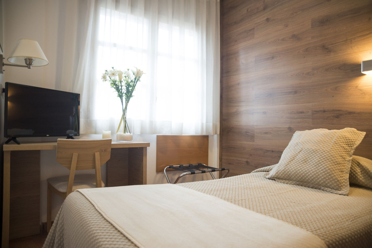 Bedroom 4, Hotel Nadal, Lleida