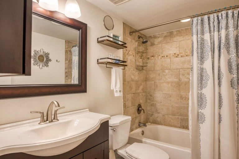 Bathroom 5, Ocean Club 37, Saint Johns