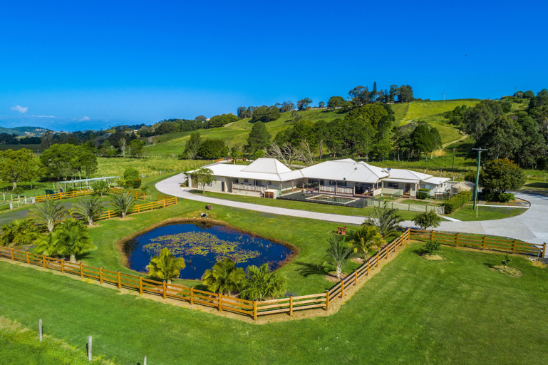 Exterior & Views 2, Your Luxury Escape - Midgen Flat, Byron