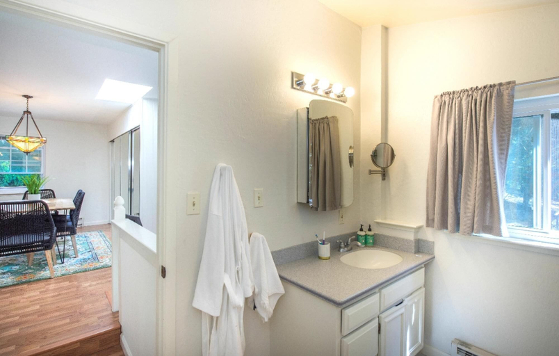 Bathroom 5, Summit Sanctuary! Redwoods! Fire Table!! BBQ Grill! Fast WiFi!! Dog Friendly!, Sonoma