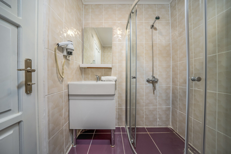 Bathroom 5, Limoncello Kleopatra Palmera Beach Hotel, Alanya