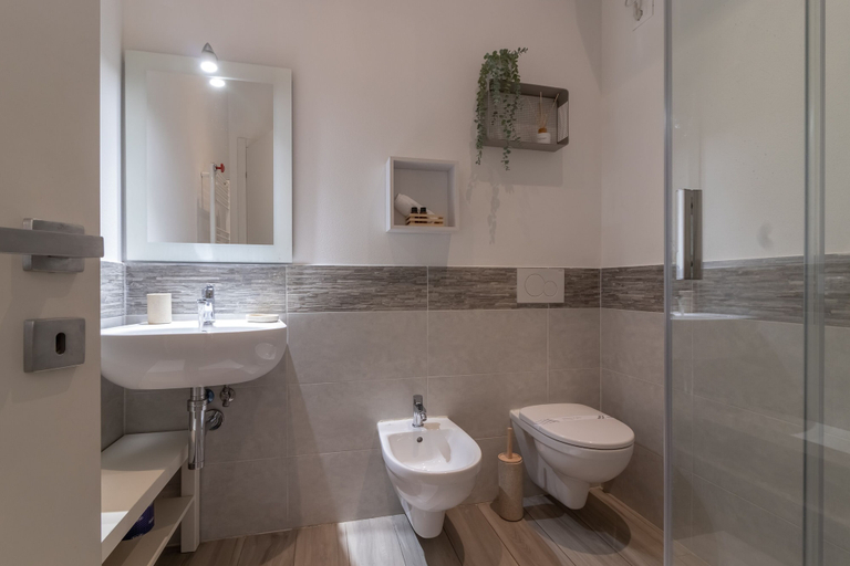 Bathroom 4, Aquamarina, La Spezia