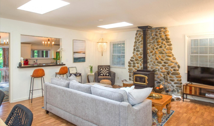 Others 1, Summit Sanctuary! Redwoods! Fire Table!! BBQ Grill! Fast WiFi!! Dog Friendly!, Sonoma