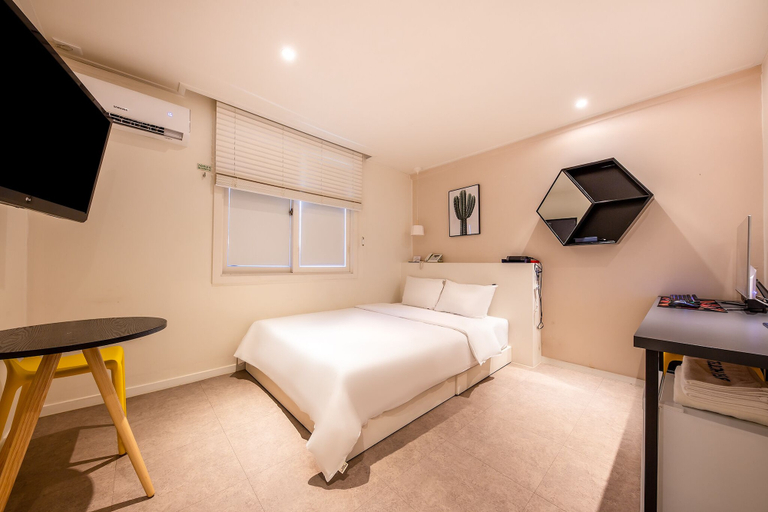 Bedroom 2, Hotel Ben, Dong