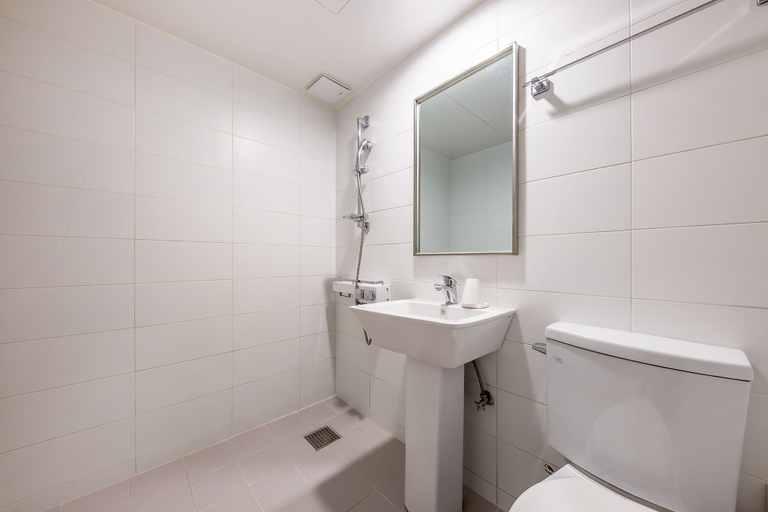Bathroom 3, Hotel Ben, Dong