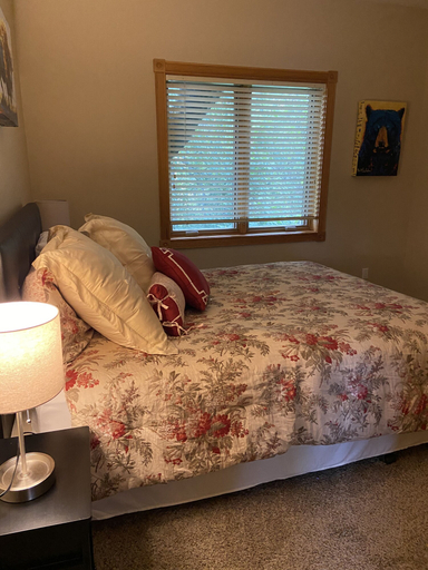 Bedroom 2, Inn on Bigfork Bay Loft 2 Bedroom, Flathead