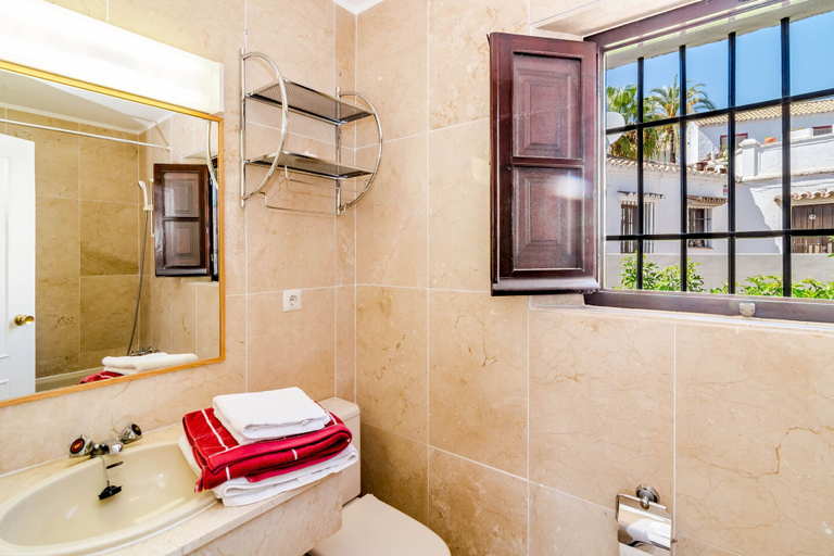 Bathroom 4, En- Cozy Andalusian Style Townhouse In Marbella, Málaga