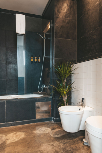 Bathroom 3, STAY&CO Lisbon Santa Apolonia, Lisbon