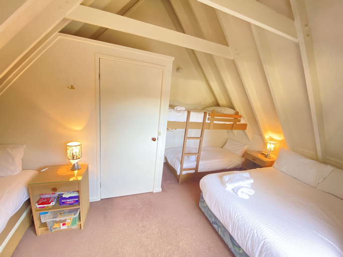 Bedroom 2, The Cubby, Alpine - East