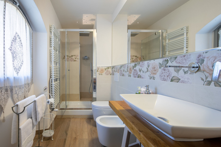 Bathroom 4, Villa Collesole 10 by Mmega, Florence