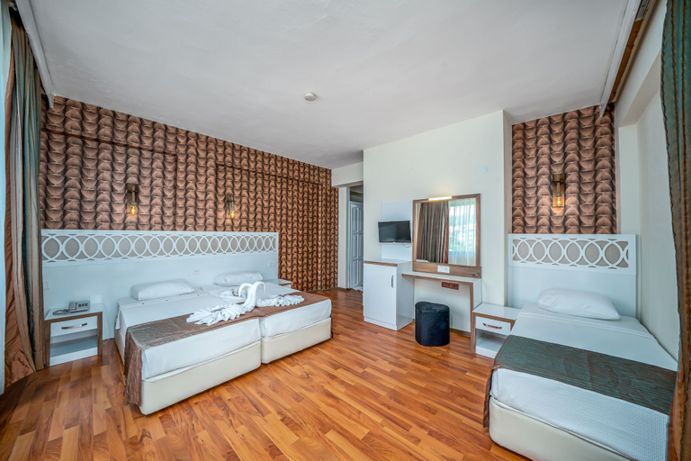 Bedroom 3, Limoncello Kleopatra Palmera Beach Hotel, Alanya