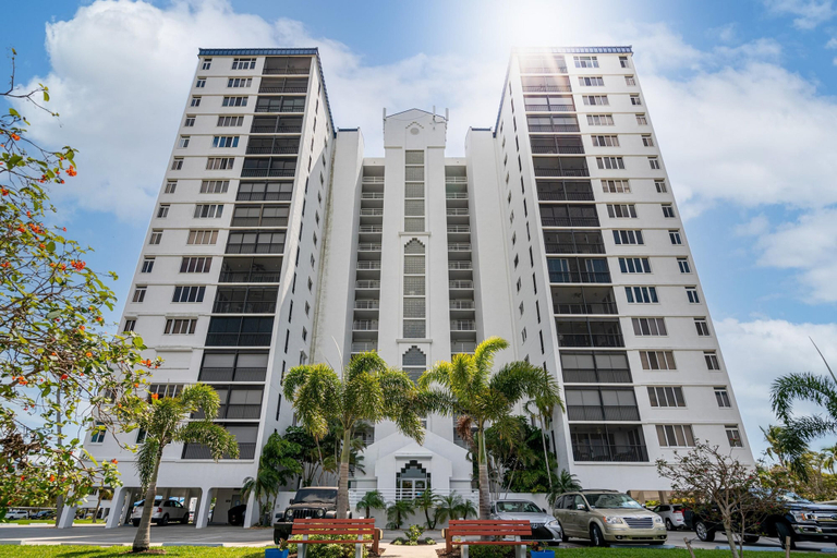 Exterior & Views 2, Gullwing 505 by Coastal Vacation Properties, Lee