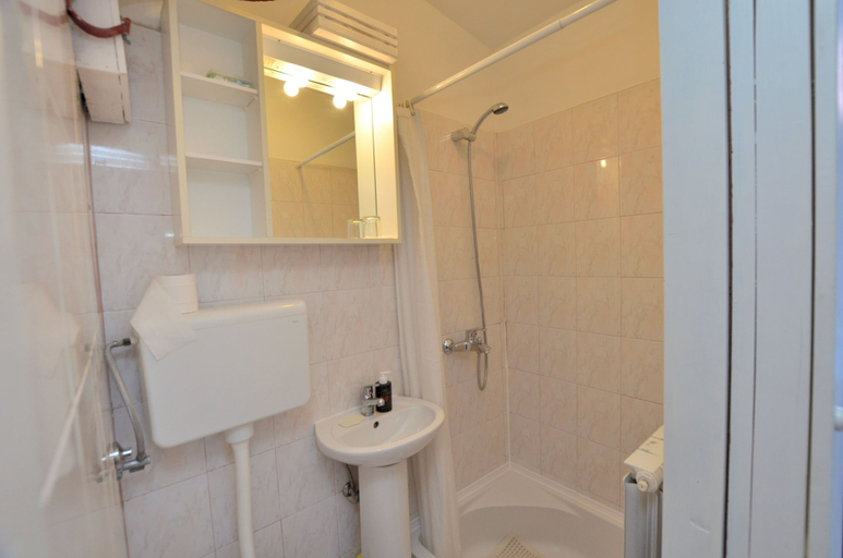 Bathroom 4, Cozy Studio-apartment Gordana in Rovinj city center, Rovinj