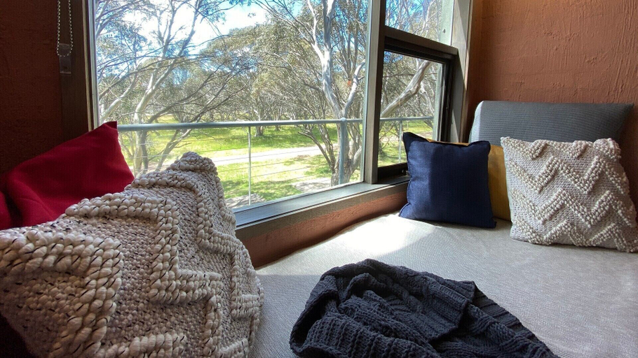Exterior & Views 5, Snowgums 11, Alpine - East