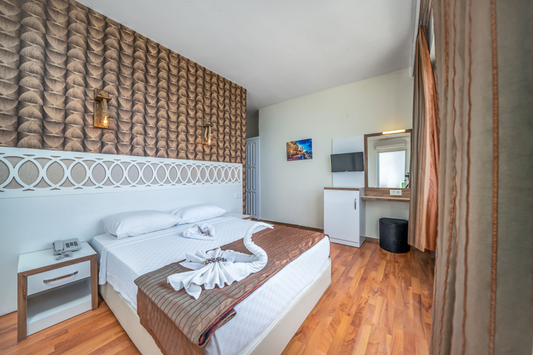 Bedroom 4, Limoncello Kleopatra Palmera Beach Hotel, Alanya