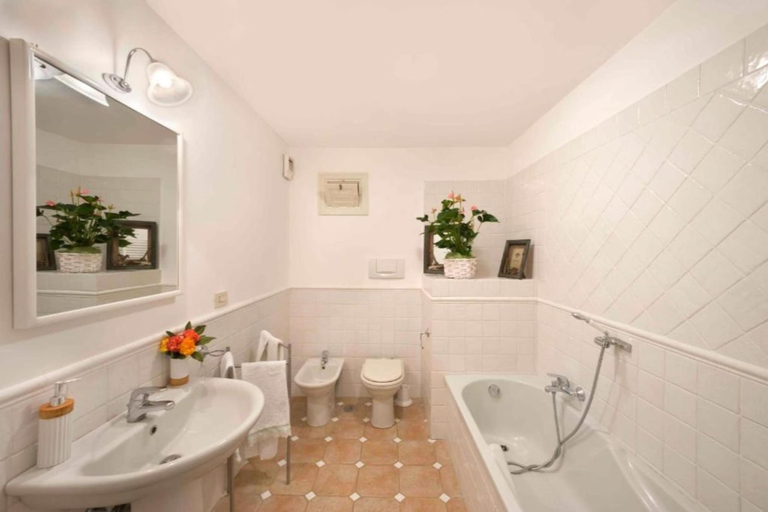 Bathroom 4, Villa Solatia, Napoli