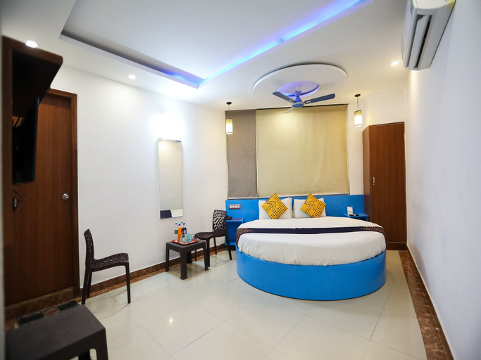 Bedroom 3, Hotel Deluxe Inn, Delhi