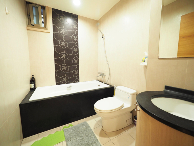 Bathroom, Lego Dunhua Station, Taipei City