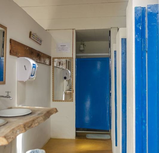 Bathroom, ClanDestino Hostel, Ilhabela