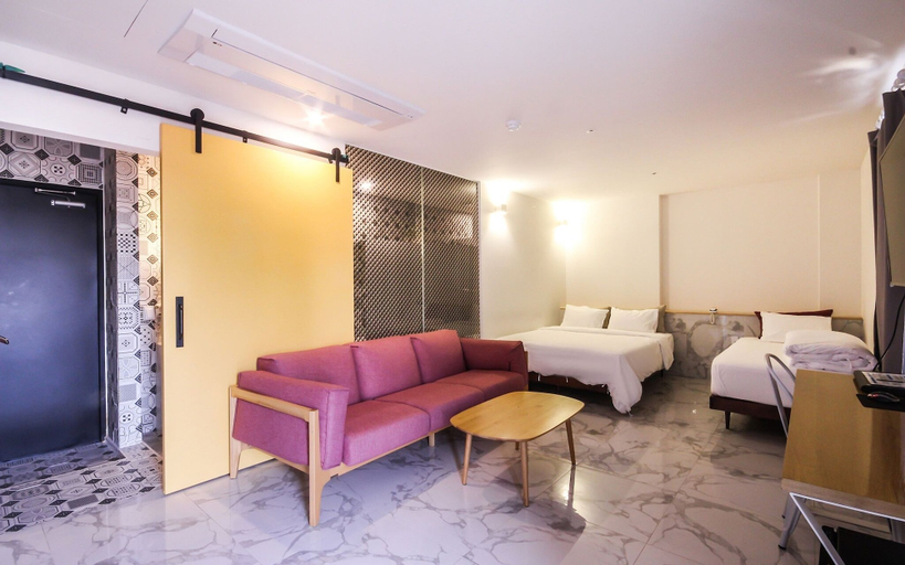 Bedroom 4, Elephant Shower Hotel, Jinju