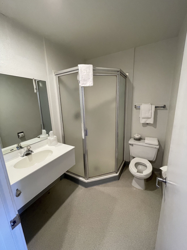 Bathroom 4, Budget Inn Yakima, Yakima