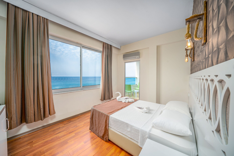 Bedroom 2, Limoncello Kleopatra Palmera Beach Hotel, Alanya
