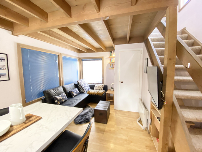 Others 4, High Bernation Haus, Alpine - East