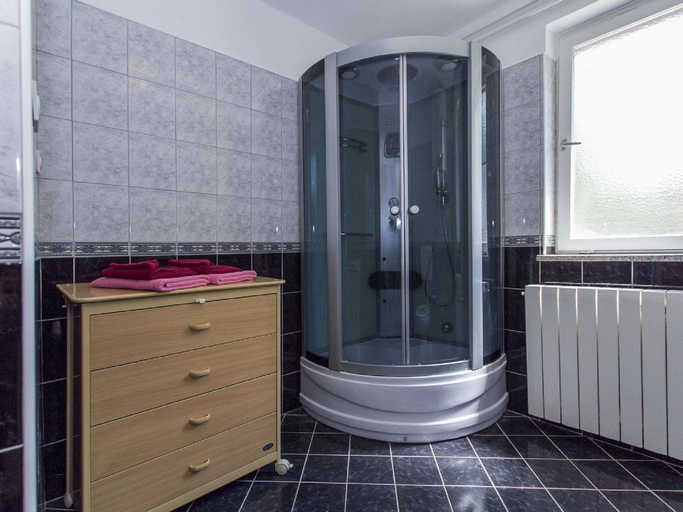Bathroom 4, Villa with private swimming pool and garden for up to 10 people, Labin