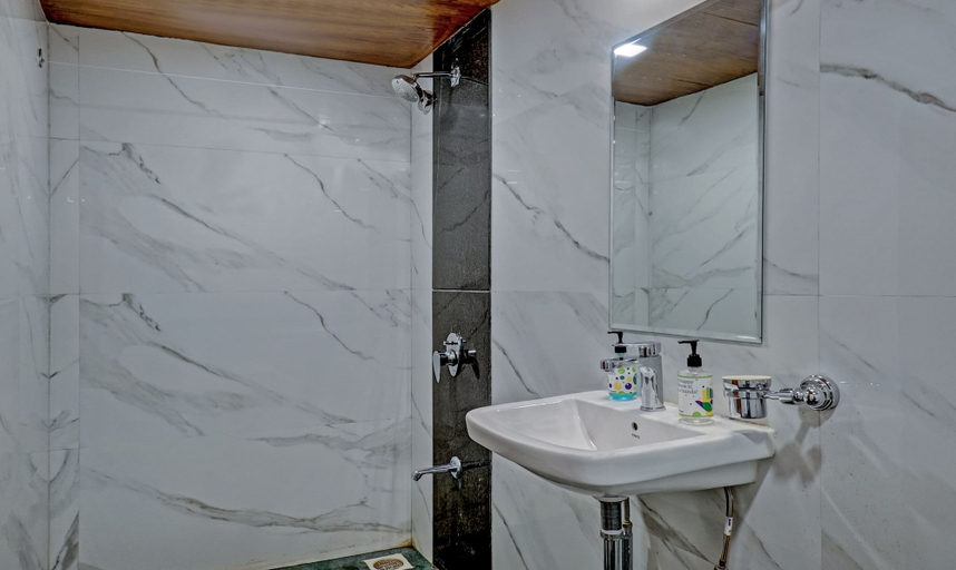 Bathroom 4, Hotel Lake Paradise, Satara
