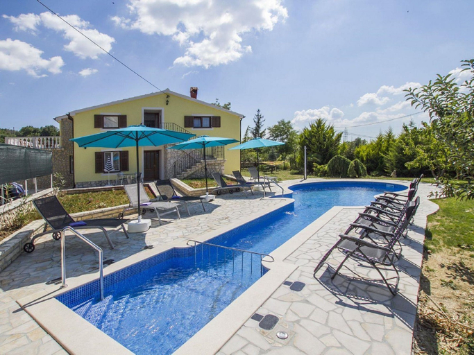 Sport & Beauty 2, Villa with private swimming pool and garden for up to 10 people, Labin