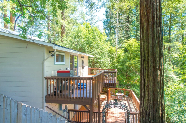 Exterior & Views 2, Summit Sanctuary! Redwoods! Fire Table!! BBQ Grill! Fast WiFi!! Dog Friendly!, Sonoma
