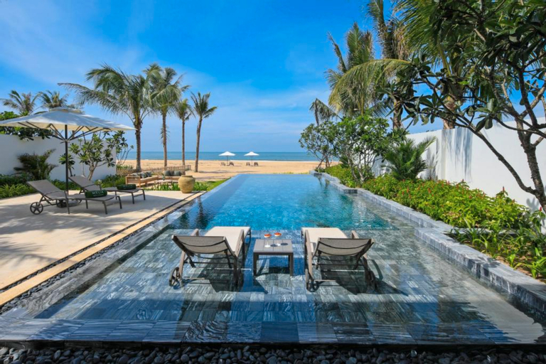 The Level 4-Bedroom Beachfront Pool Villa