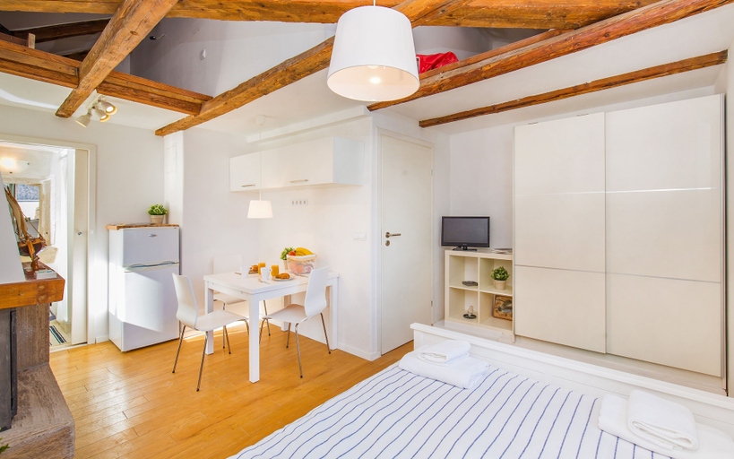 Others 5, The Walls Studios by Irundo, Dubrovnik