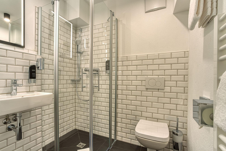 Bathroom 5, Vienna House Easy by Wyndham Ingolstadt, Ingolstadt