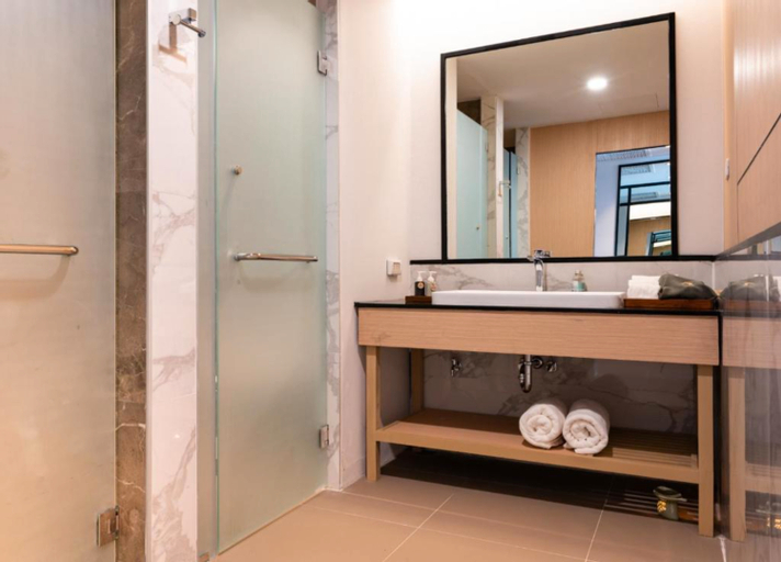 Bathroom 20