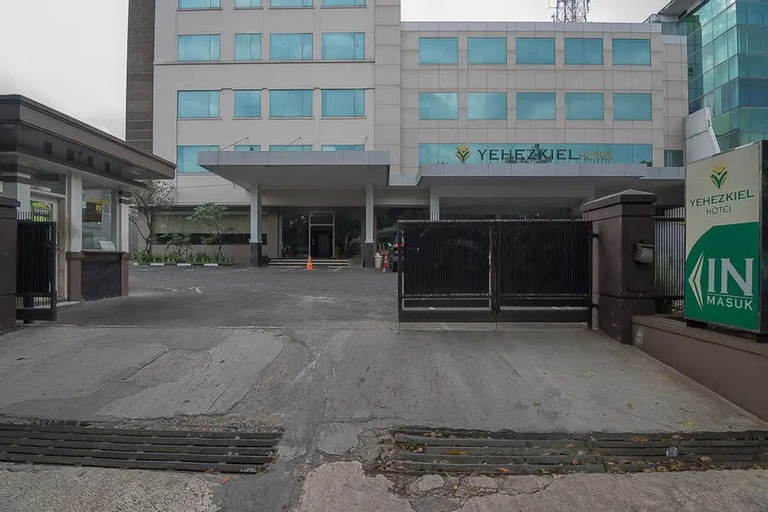 Exterior & Views 23
