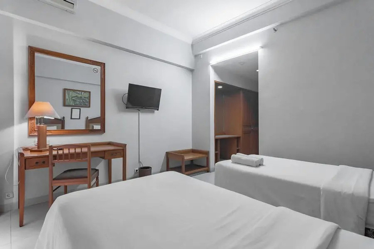 Hotel Yehezkiel Surapati RedPartner, Bandung