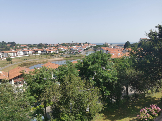 Exterior & Views 9