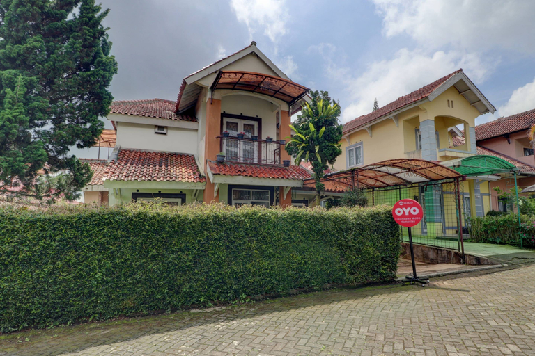 Exterior & Views, OYO 90329 Cipendawa Md38 Homestay, Cianjur