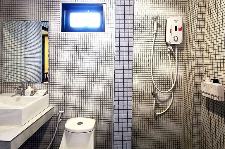 Bathroom 5, The Middle Town - SHA, Muang Chiang Rai