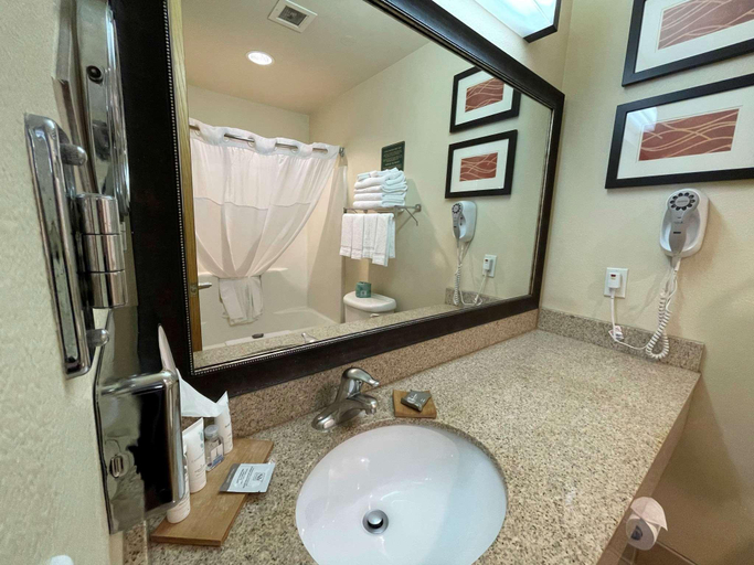 Bathroom 4, Country Inn & Suites by Radisson Bend OR, Deschutes