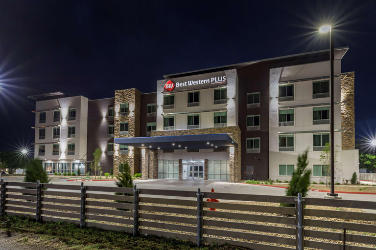 Exterior & Views 2, Best Western Plus Amarillo East Hotel, Potter