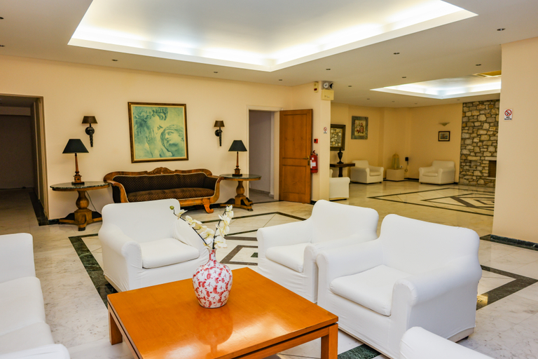 Public Area 4, Kanapitsa Mare, Thessaly