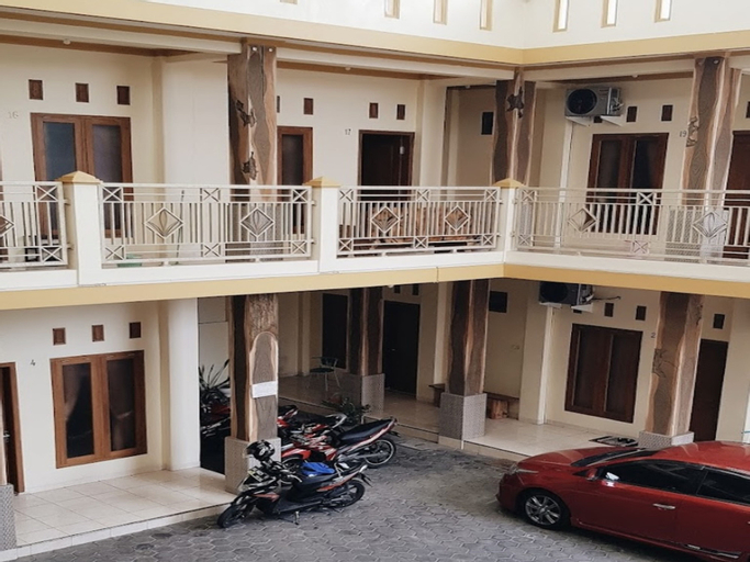Exterior & Views 2, Griya Kost Bougenville, Probolinggo
