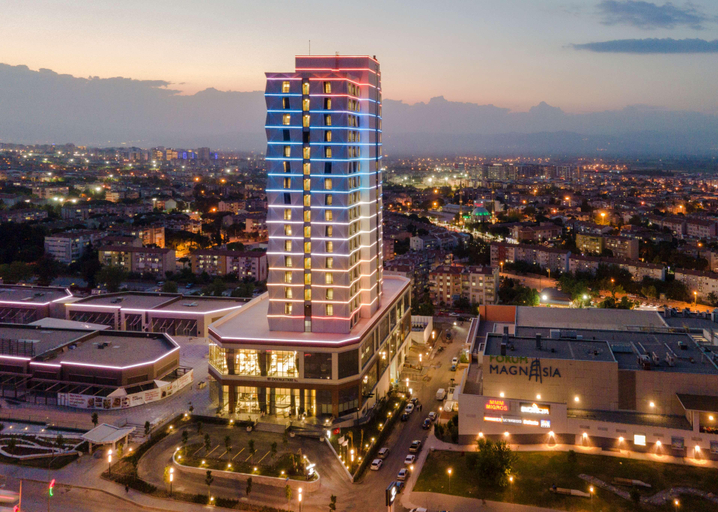 Exterior & Views