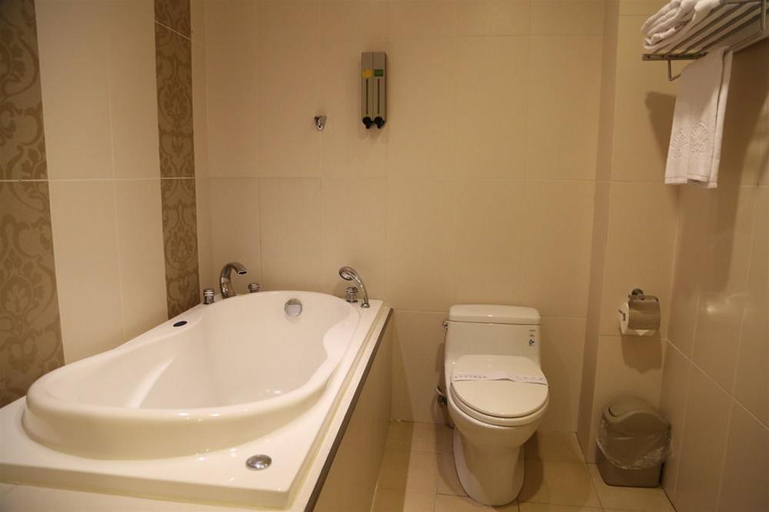 Bathroom 4, New California Hotel, New Taipei City